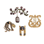 Western Antique Harp Brooch Elegant Plum Blossom Art Corsage Court Style Pin Men Women Accessories Animal Leopard Badges